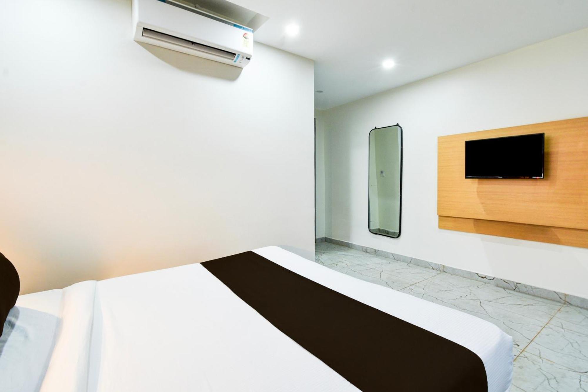 Super Townhouse Unnam Hotels Backside Of Tabala Rasa Pub, Financial District ไฮเดอราบัด ภายนอก รูปภาพ